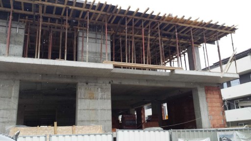 Decomandat 2 camere + 2 locuri parcare, zonă de case, Sălăjan