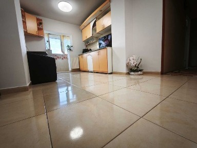 Proprietar,vand ap. spatios cu 3 camere, etaj intermediar, zona ZERO