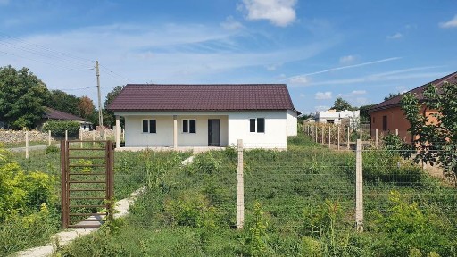 Vând casa în Pecineaga!