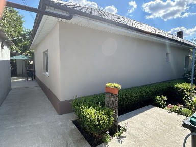 Casa la sol de vanzare in Cobadin, 3 camere - 80mp utili, teren 1064mp