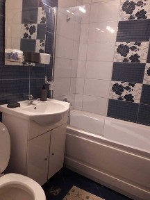 PF Inchiriez apartament 2 camere decomandate, etaj 2, zona Tg. Cucu - Podu de Fier, 50mp
