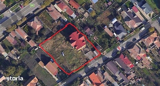 Casa la rosu pe 4 nivele cu teren generos