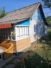 Vând casă și teren