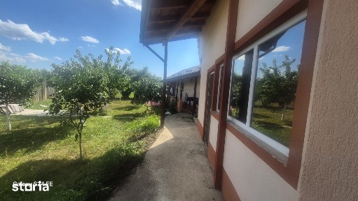 vânzare o casă din cărămidă, situată in Săvinesti 80 mp