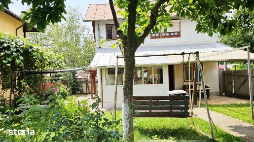 Casă superbă în Câmpina, 4 camere, 2 băi, curte, poziție excelentă