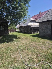 Vând casă tradițională cu anexe și teren de 2500 mp - Zonă liniștită pe Valea Sărată