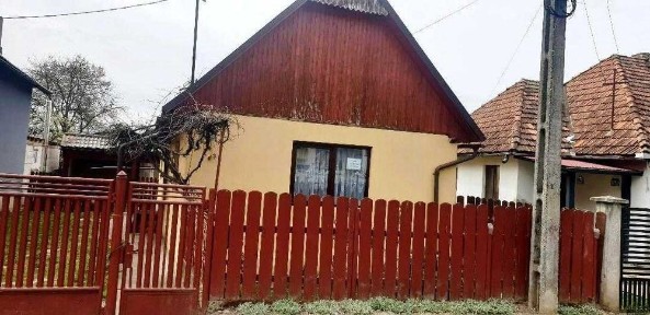 casa in centrul satului CRACIUNESTI la 6 km de SIGHETU MARMATIEI