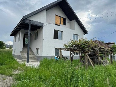 Casă D+P+M de vânzare în Vadu Izei, Maramureș - 264 mp construiți, 98.000 € negociabil