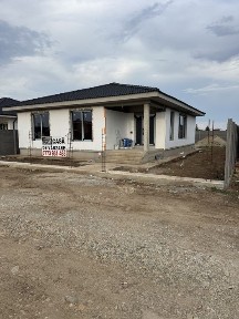 Vand casa la intrare Santandrei