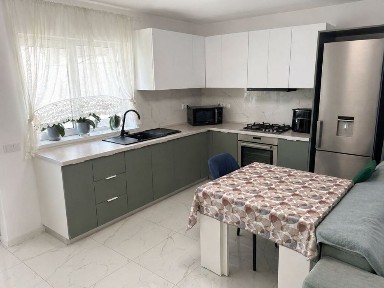 Casă duplex modernă de vânzare - gata de mutare!
