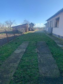 Vând casă plus grădină în satul Bicaci, comuna Gepiu