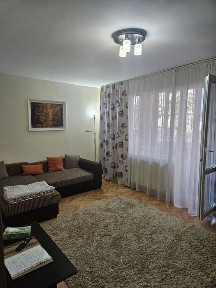 Închiriez apartament cu 3 camere