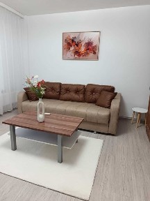 Ultracentral, Piața Victoriei, închiriez garsonieră de 32 mp, chiria este de 320 euro