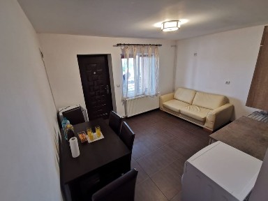 Apartament 2 camere mobilat și utilat, parcare privată, zona centrală