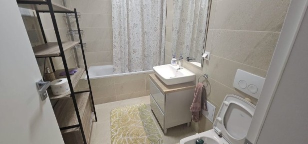 Penthouse Modern de 3 Camere - Complet Mobilat • 2 Băi • Parcare Exterioară • Boxă la Subsol • Maurer Residence