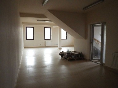 Inchiriez casa pentru firma, central Oradea