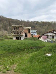 Casa la rosu in Valea Popii