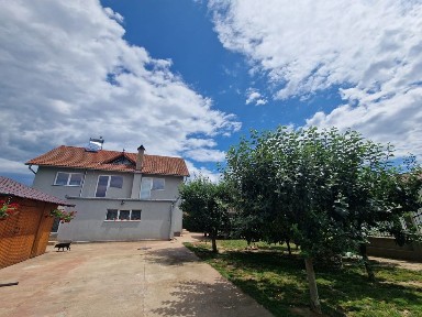 Alba, Petresti