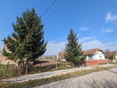 Vand casa mobilata in Unirea - teren 5.553 mp