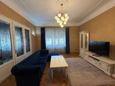 Inchiriem apartament la casa 3 camere - 2 bai - 105 mp - garaj - Central