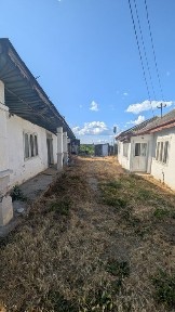 Vand 2 case bātrânesti în orasul Marasesti
