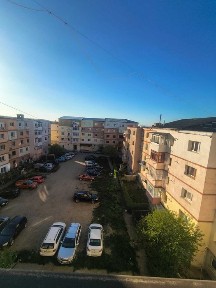 Apartament de vanzare, cu spatiu pentru depozitare la parter, situat la etajul 4, 3 camere decomandate, spatios,luminos cu vedere pe doua zone