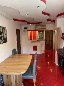Vând apartament 3 camere decomandate pe strada Martir Horia numărul 14