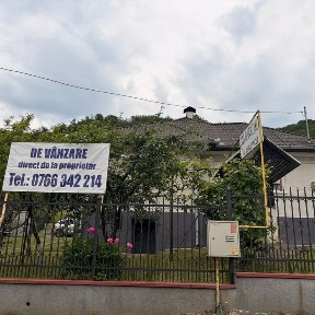 Casa cu anexe, curte, gradina, livada, padure