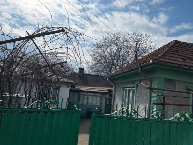 De vanzare casa cu teren