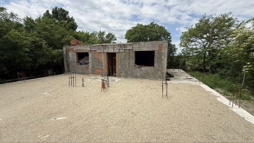 Vand Casa nefinalizata Gorgota /Crivina