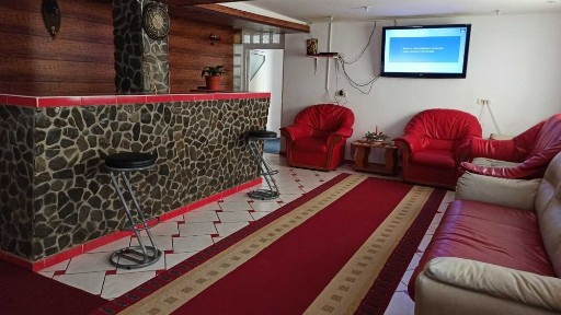 De vânzare - Vila spațioasă, ideală pentru locuit sau investiție
