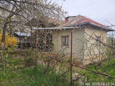 Casa si teren de vanzare com Baltesti