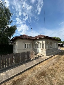 Vînd casă batrânească