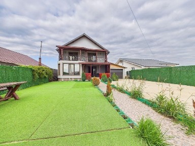 Vila 6 camere de vanzare