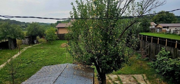 Casă și teren intravilan în com. Plopu, sat Nisipoasa, jud. Prahova.