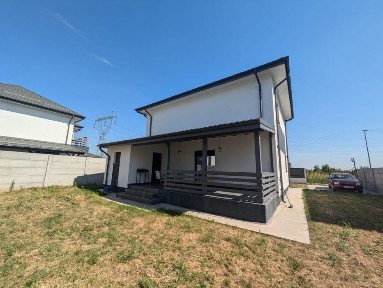 PROPRIETAR! Casa/Vila 4 camere 2 bai 175mp în Bâcu lângă Dragomirești Deal