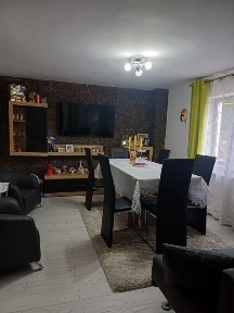 Casa de vanzare 5 camere Moinesti