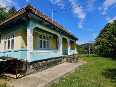 Casă + teren 1.640 mp în Ferastrău, Oituz, Bacău | 36.000 €