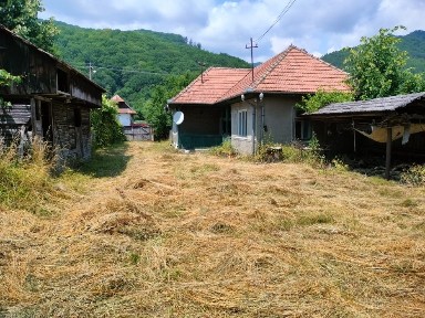Vând casă în Poiana Sărată la DN