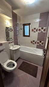 Vând Ap.2 camere Podu Roș lânga Pizzeria Odeon et.1