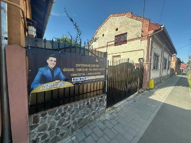 Casă Centrală - Casă Spațioasă+Garsonieră+2 Garaje+ Teren Generos