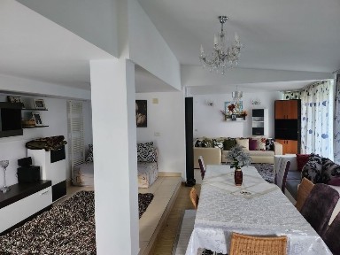 Închiriez casa și grădină