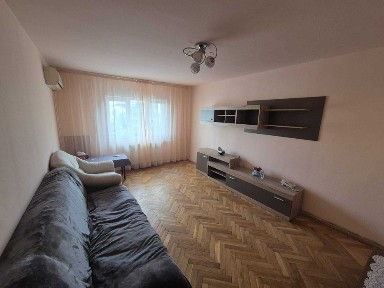 Apartament cu 3 camere de vânzare