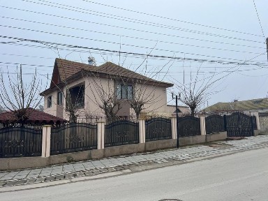 Casa mobilata de vanzare