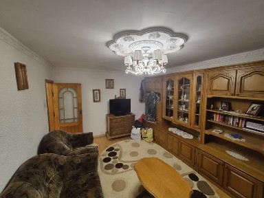 Vând apartament cu două camere mobilat si utilat