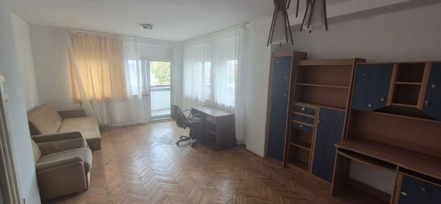 Dau in chirie apartament 3 camere centru nou Satu Mare