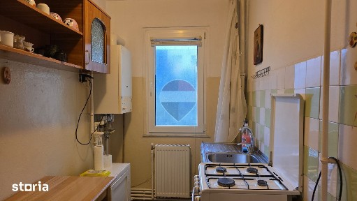 Apartament 3 camere, etaj 2, zona centrala - Buhusi