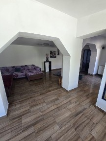 Casă spațioasă aproape de București, teren 2365 mp. Tărtășești