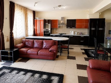 Inchiriez apartament 3 camere (2 dormitoare+2 bai) Mamaia Sat, loc de parcare