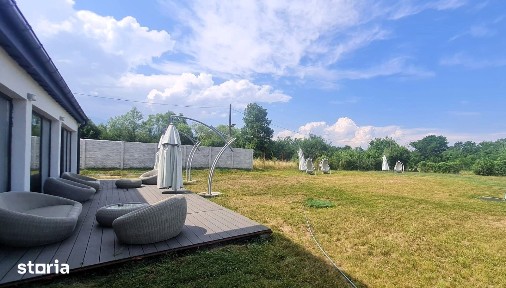 Pensiune moderna 12 camere 4600 mp Valea Avrigului